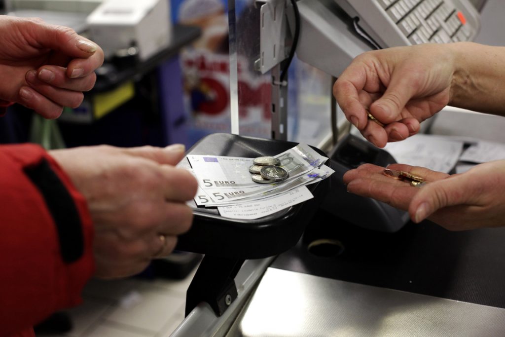 Ζητείται Ταμίας χωρίς απαραίτητη προϋπηρεσία (Μισθός 1.100 ευρώ)