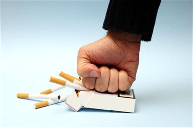Η οικονομική κρίση έκοψε το τσιγάρο στους Έλληνες!