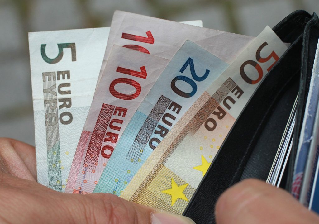 Στο μικροσκόπιο συλλογικές συμβάσεις και κατώτατος μισθός
