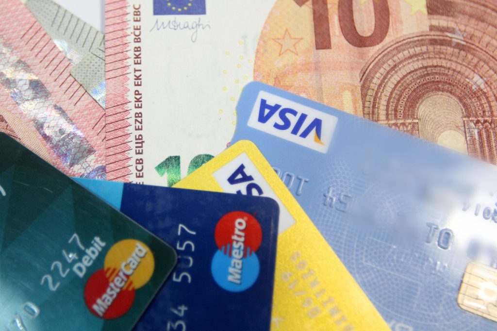 Πότε και πόσο αναμένεται να αυξηθεί ο κατώτατος μισθός