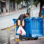 Έρευνα: Ένας στους τρεις Έλληνες βρίσκεται σε κίνδυνο φτώχειας