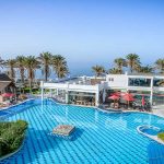 Ανοιχτές θέσεις Σερβιτόρων, Barman κ.α. από το Radisson Blu Beach Resort