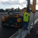 Ζητούνται εργάτες από συνεργεία τοποθέτησης στηθαίων ασφαλείας