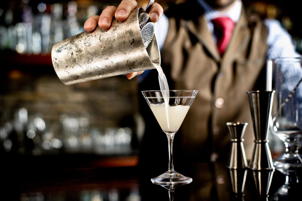 Barista-Barman ζητείται στο Πολύχρονο Χαλκιδικής. Μισθός 1050€ με διαμονή και γεύμα (8-6-2018)