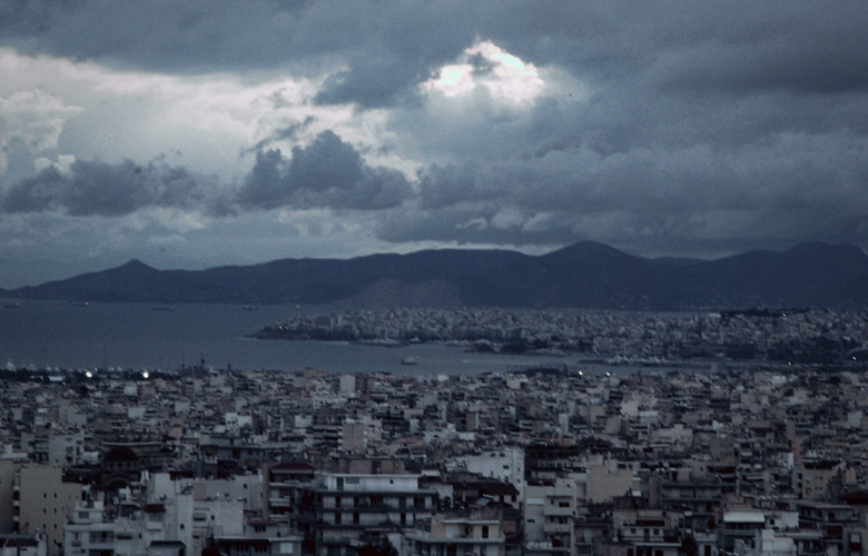 Συννεφιασμένος κατά τόπους ο καιρός- Έως 18 βαθμούς η θερμοκρασία- Πού θα βρέξει