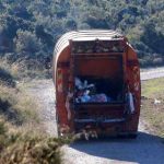 Τραγωδία με 2 νεκρούς στην Τήνο – Απορριμματοφόρο έπεσε σε γκρεμό 100 μέτρων