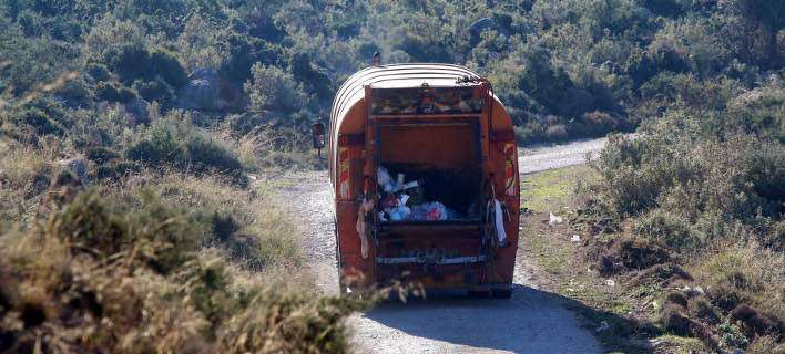 Τραγωδία με 2 νεκρούς στην Τήνο – Απορριμματοφόρο έπεσε σε γκρεμό 100 μέτρων