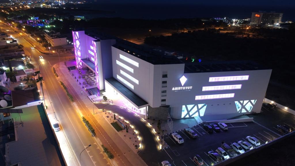 Ζητούνται Σερβιτόροι και Σερβιτόρες στην Αγία Νάπα στην Κύπρο (5/2/2019)