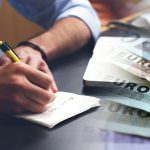 Πώς θα πληρωθεί το δώρο Πάσχα έως τέλος Ιουνίου - Πληθαίνουν οι καταγγελίες εργαζομένων
