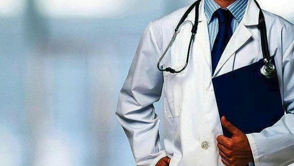 Γιατρός-μαϊμού προκάλεσε τον θάνατο δύο παιδιών και ενός 76χρονου