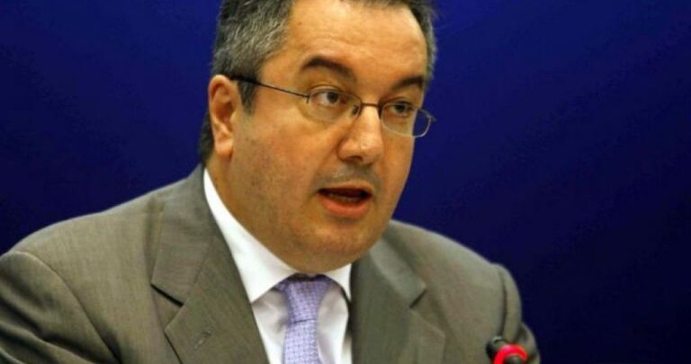 Ηλίας Μόσιαλος: «Δεν θα κάνουν ακόμη oι έγκυες το εμβόλιο για τον κoρoνοϊό»