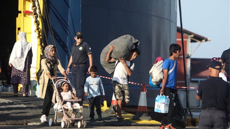Προσφυγικό: Πάνω από 1.800 πρόσφυγες μετακινήθηκαν από τη Λέσβο στην υπόλοιπη Ελλάδα
