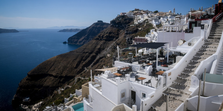 Τουρισμός: Πτώση 51,4% στα έσοδα στο τετράμηνο Ιανουαρίου-Απριλίου -Το πρώτο σοκ από τα μέτρα για τον κoρoνοϊό