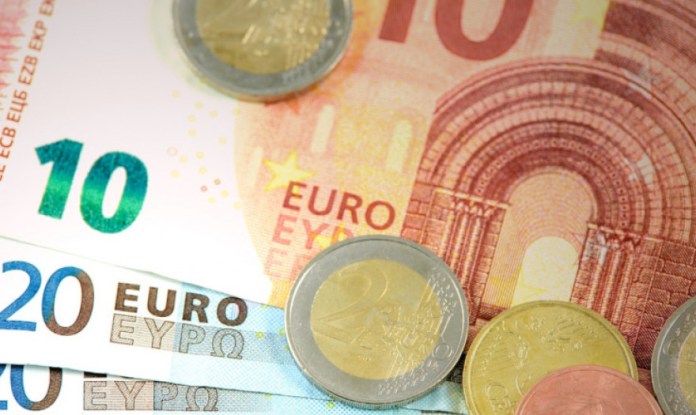 Ελεύθεροι επαγγελματίες: Δύο επιδόματα μέχρι το τέλος του χρόνου - Ποιοι οι δικαιούχοι