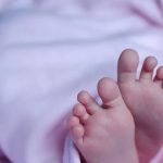 Χαλκίδα: Πήγαν να γράψουν σε άλλη γυναίκα το μωρό που γέννησε 15χρονη Ρομά