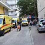 Σε κρίσιμη κατάσταση η εφοριακός που δέχθηκε επίθεση με τσεκούρι μέσα στην ΔΟΥ Κοζάνης