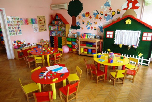 Voucher 180 ευρώ τον μήνα σε εργαζόμενες μητέρες στο δημόσιο