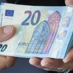 ΟΠΕΚΑ: Επίδομα από 300 έως 600 ευρώ - Ποια είναι τα κριτήρια και οι δικαιούχοι