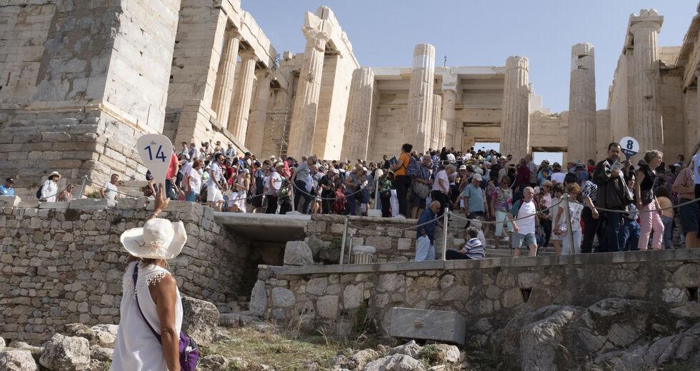 Σε απόγνωση οι διπλωματούχοι ξεναγοί! Αγγίζει το 100% η ανεργία στον κλάδο