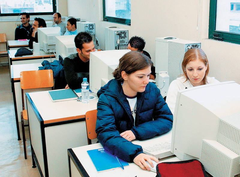 ΕΠΑΣ Μαθητείας ΟΑΕΔ: Αιτήσεις σε 32 ειδικότητες με αμειβόμενη πρακτική άσκηση