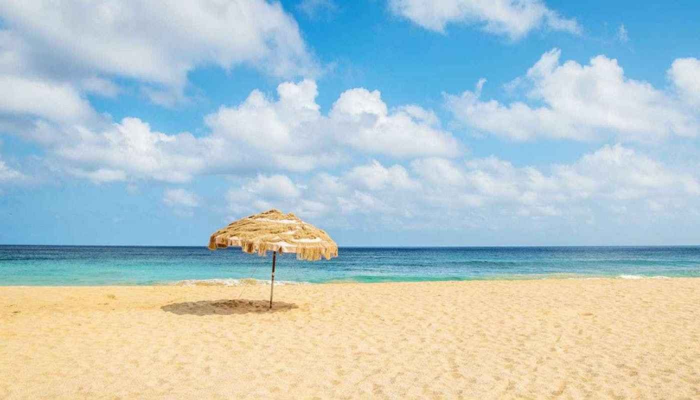 Ένας στους δύο Έλληνες δεν έχει το διαθέσιμο εισόδημα για να κάνει διακοπές μιας εβδομάδας