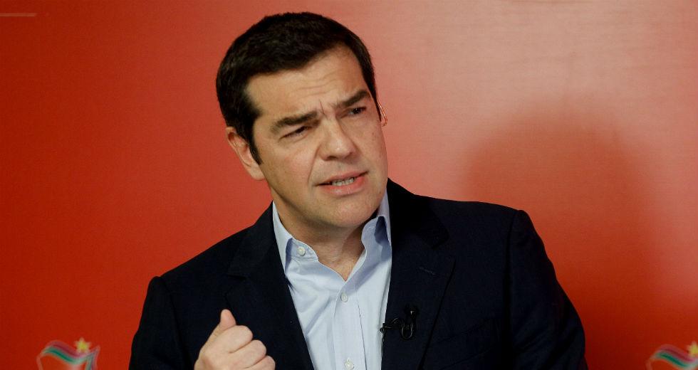 Τσίπρας: «Αν ο Μητσοτάκης δεν µπορεί, είµαστε εδώ για να βγάλουµε ξανά τα κάστανα από τη φωτιά».