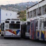 Έπεσε ξύλο σε λεωφορείο επειδή δεν φορούσε μάσκα
