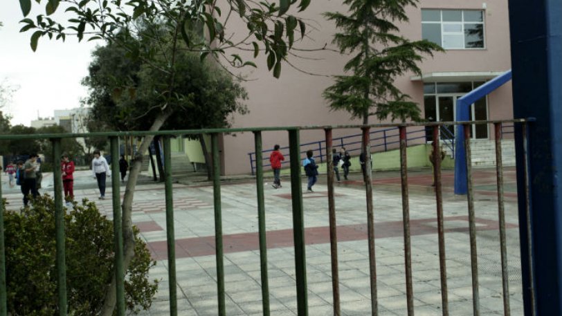 Πάτρα: Έριξαν βόμβες μολότοφ σε δημοτικό σχολείο