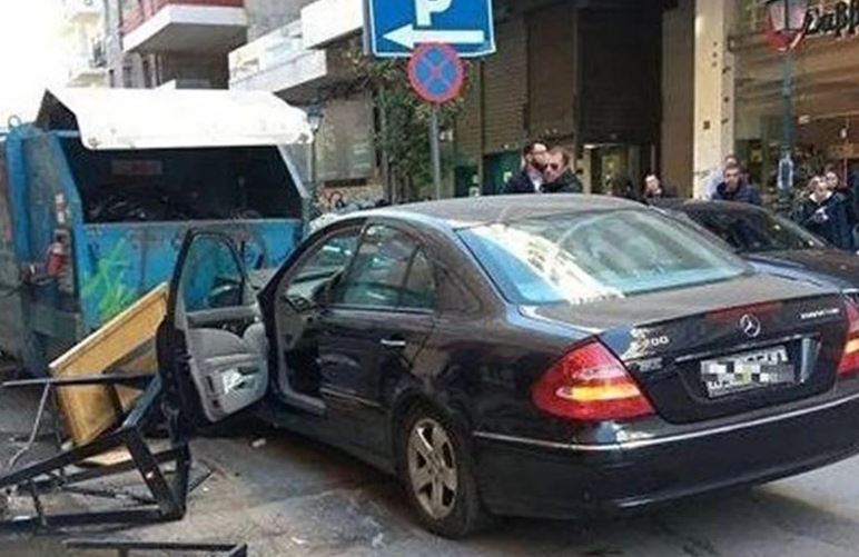 Βόλος: «Τράκαρε» με κάδο σκουπιδιών και θα πάρει αποζημίωση
