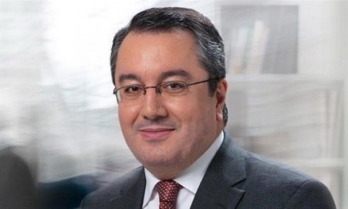 Ηλίας Μόσιαλος: «Φοράμε τη μάσκα όπως τα εσώρουχα»