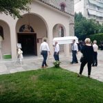Τρίκαλα: Σπαραγμός στην κηδεία της 16χρονης – Μοιρολόγια και αναπάντητα ερωτήματα