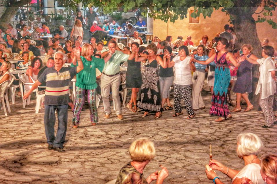 Την απαγόρευση των πανηγυριών και τον Αύγουστο προανήγγειλε ο υφυπουργός Ανάπτυξης Νίκος Παπαθανάσης