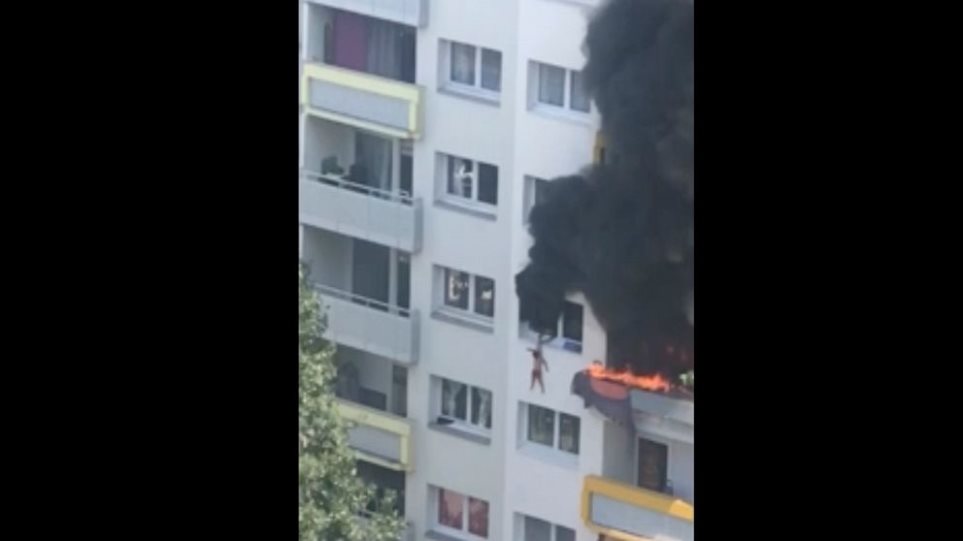 Αδερφάκια πηδούν από ύψος 10 μέτρων για να σωθούν από φλεγόμενο διαμέρισμα