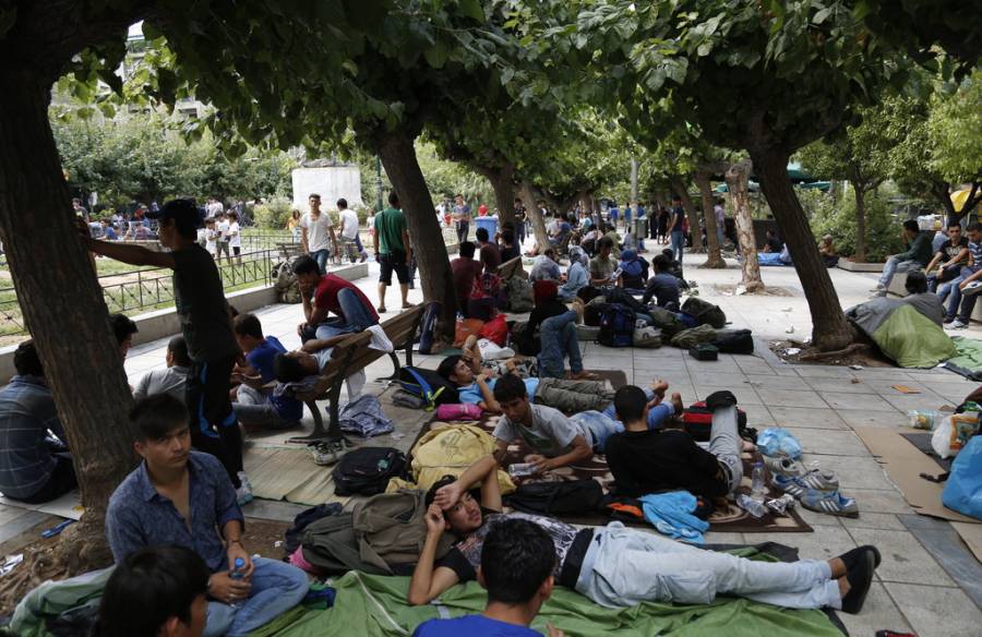 Συγκέντρωση του ΣΥΡΙΖΑ στην πλατεία Βικτωρίας για να προστατεύσουν τους μετανάστες