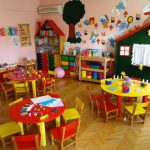 Voucher 180 ευρώ τον μήνα σε εργαζόμενες μητέρες στο δημόσιο