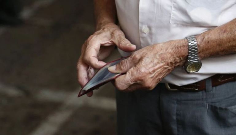 Βουλγάρα οικιακή βοηθός «ψείρισε» 11.000€ από 87χρονο στα Χανιά