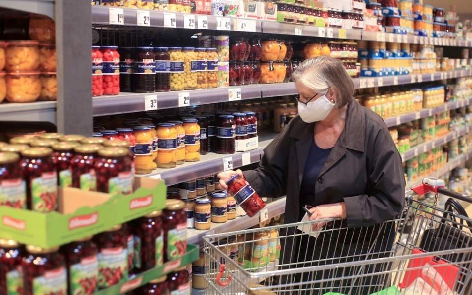 Υποχρεωτική από αύριο η χρήση μάσκας στα σούπερ μάρκετ για εργαζομένους και καταναλωτές
