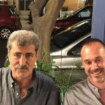 Παύλος Πολάκης: Φωτογραφίζεται με τον αστυνομικό που κατηγορείται ότι εμπόδισε σύλληψη διαδηλωτή
