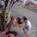 Γιαγιά ξυλοφόρτωσε τον ληστή που πήγε να της αρπάξει το κινητό