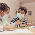 Τάκης Θεοδωρικάκος: «Δωρεάν μάσκες σε όλους τους μαθητές για όσο διάστημα χρειαστεί»