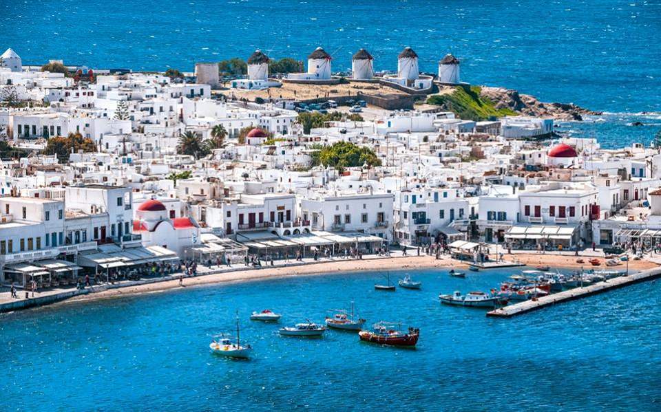 Σκληρά μέτρα σε Μύκονο και Χαλκιδική: Μάσκες παντού – Απαγόρευση εκδηλώσεων