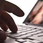 Ρόδος: «Μητέρα» φέρεται να ανέβασε βίντεο πoρνoγραφίας με το ανήλικο παιδί της