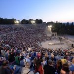 Ηθοποιοί για ακύρωση εκδηλώσεων: «Στο καράβι δεν κολλάει, αλλά στο θέατρο κολλάει;»