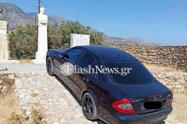 Χανιά: Οδηγός πάρκαρε την Mercedes του πάνω σε μνημείο αγωνιστών