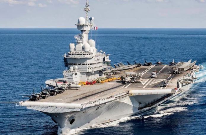 Σε «ετοιμότητα» το αεροπλανοφόρο Charles de Gaulle κατευθύνεται προς την Ανατολική Μεσόγειο