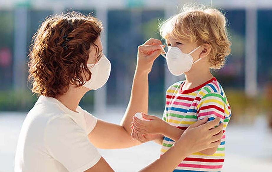 Παγκόσμιος Οργανισμός Υγείας: Υποχρεωτική η μάσκα σε παιδιά ΑΝΩ των 12 ετών