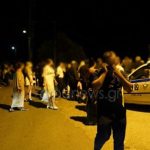 Κρήτη: Τα ΜΑΤ σε γάμο με 1.800 καλεσμένους - Η νύφη χόρευε στο δρόμο και όλοι έφευγαν με ταπεράκια