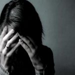 «Είμαι μόνη μου και παλεύω καθημερινά για το παιδί μου» – Τι λέει η μητέρα που έπεσε θύμα ξυλοδαρμού