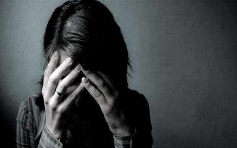«Είμαι μόνη μου και παλεύω καθημερινά για το παιδί μου» – Τι λέει η μητέρα που έπεσε θύμα ξυλοδαρμού