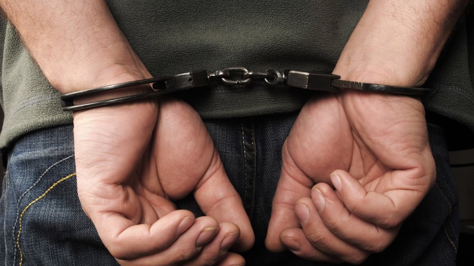 Απατεώνας Υπάλληλος Δήμου εισέπραττε τέλη για νόμο που έχει καταργηθεί